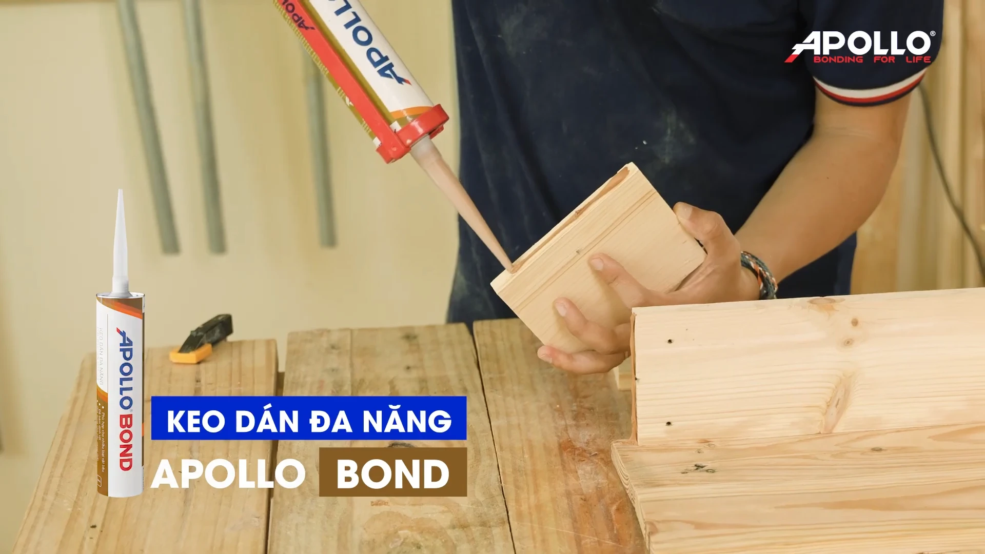Khi bắn keo Apollo Bond lên gỗ, không nên bắn sát viền mà nên chừa khoảng cách so với phần cạnh khoảng 2cm để tránh lem keo